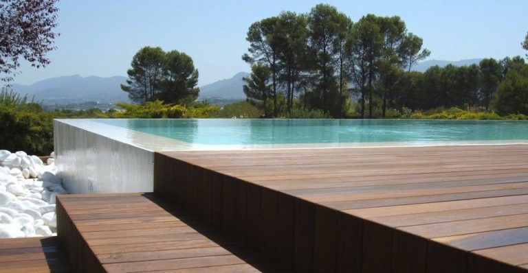 Hire Swimming Pool Professional Installers