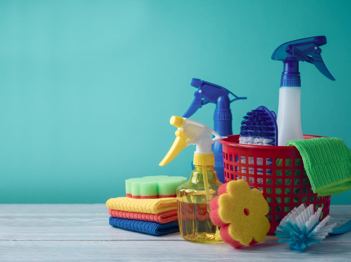 5 HAZARDS OF USING CLEANING CHEMICALS AND SUPPLIES cleaning chemicals and supply