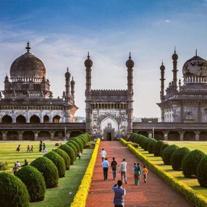 Exploring Karnataka’s Rich Temple Architecture and Historic Sites